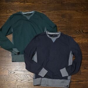 Pair of Banana Republic Men's Green and Navy Sweaters
